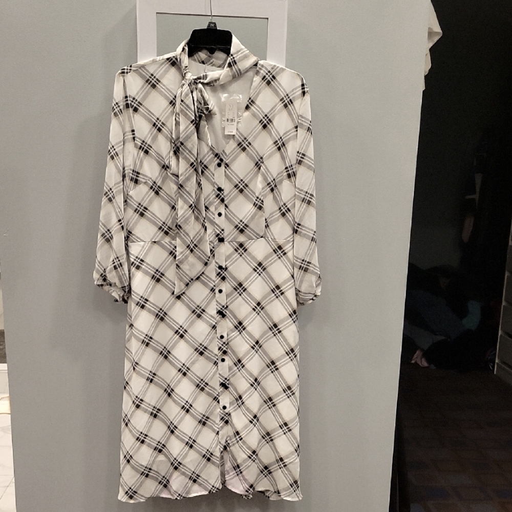 Chic Plaid Button-Down Dress